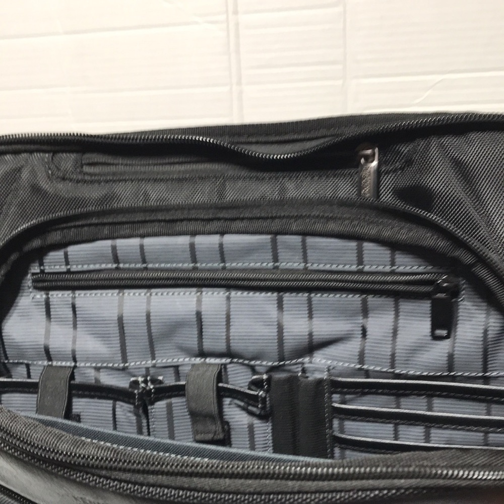 Kenneth Cole computer briefcase with multi compartments and convertible. NWT - Picture 8 of 13